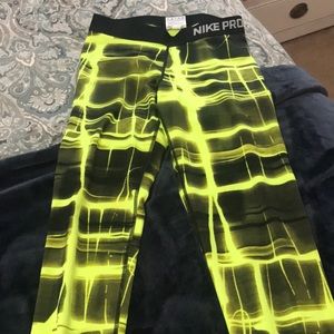 Nike pro workout leggings